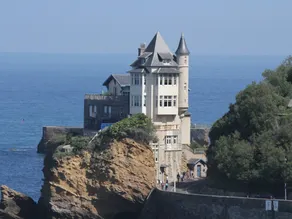 Gorgeous Villa in Anglet With Swimming Pool - Image 2