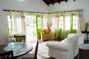 Beautiful Luxury two Bedroom Seaside Cottage at The Crane - Image 5