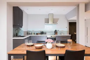 Stylish 1BR Garden Flat Next to Emirates Stadium - Image 3