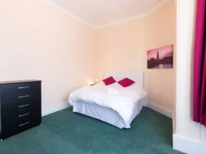 Gazeley Apartment - Image 2
