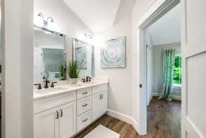 The Shore House - Image 3