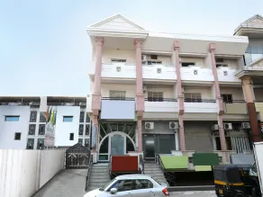Hotel Ravi Kiran Executive by Oyo Rooms - Image 4
