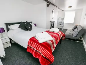 Sunshine Apartment - Image 2