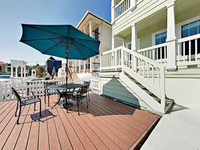 Charming 2br 300 Yards To Beach! 2 Bedroom Home - Image 4