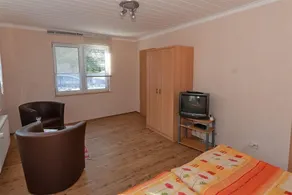Sehr-guenstiger-Bungalow-fuer-2-Personen-1-Aufbettung-auf-Ruegen - Image 2