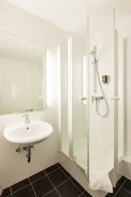 Ambassador Hotel - Image 4