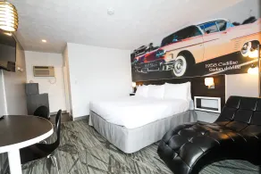 Cadillac Motel Niagara - Image 2