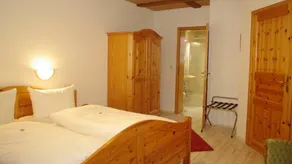 Land-gut-Hotel Räuber Lippoldskrug - Image 3