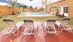 La Quinta Inn & Suites by Wyndham Houston Hobby Airport - Image 5