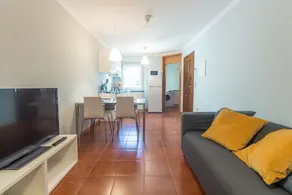 House and People - Rua da Taxa - Image 3