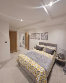 Lux 2 Bed Flat In The Heart Of Rochester - Image 2