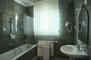 Hillside Premium Apartments - Image 4