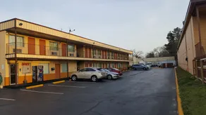 Camelot Inn Motel - Image 3