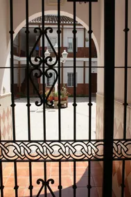 Suncity Plaza Apartments - Image 2