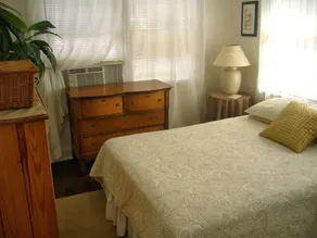 Sunshine Cozy Cottages Motel - Image 4