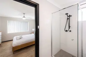 Contemporary 1BR Apartment - Near the City - Image 3