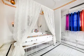 FabHotel White House - Image 2