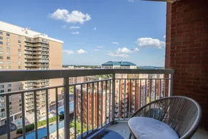 Sensational 1 Bedroom Condo At Ballston place With Gym - Image 2