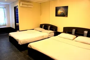 Flashpackers - Image 3