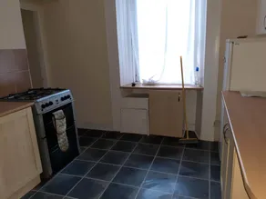 Spacious 2-bed Apartment in North of Glasgow - Image 3
