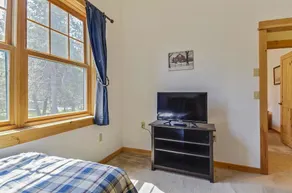 Snow Goose Cabin - Image 5