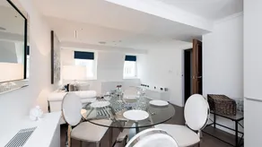 Contemporary 2 Bed Flat- Heart of Covent Garden - Image 2