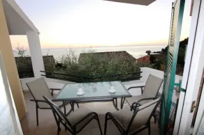 Menigos Type A2R no90 Seaview 2 Bedroom - Image 4