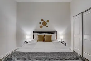 FRONTDESK RM - West Apts, River Market Dist, Kansas City - Image 3