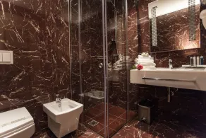 Prestige Hotel - Image 4
