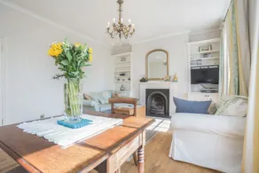 Vintage Regents Park Apartment - Image 5