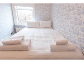 Spacious 2 Bedroom Flat in Queens Park - Sleeps 6 - Image 2