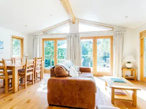 4 Lake View - Image 2