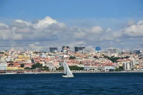 Apartment with one bedroom in Almada with wonderful city view balcony and WiFi 10 km from the beach - Image 5