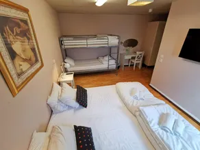 Green Door Hotel - Image 5