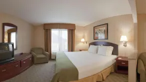 Holiday Inn Express & Suites Lansing-Leavenworth - Image 4
