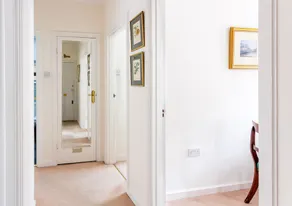Traditional 2 bedroom flat - Image 4