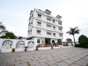 Jmd Palace By OYO Rooms - Image 4