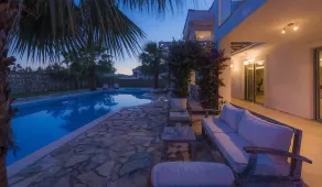 Fours Seasons Villa 7 - Image 2