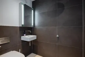 The Chelsea Walk - Modern & Bright 3bdr House With Rooftop & Parking - Image 2