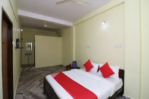 Hotel Om Sai Plaza By OYO Rooms - Image 2
