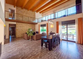 Villa avec jacuzzi, barbecue et jardin - Image 2