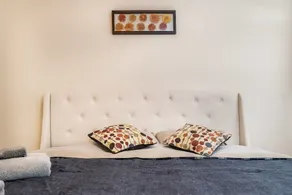 Charming 2bed House in Koreatown - Image 3