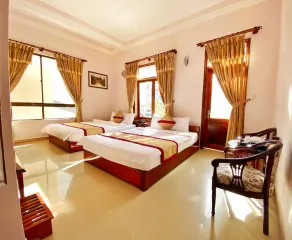Gold Night Hotel - Image 2