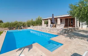 Nice Home in Sutivan With 2 Bedrooms, Wifi and Private Swimming Pool - Image 5