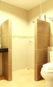 101 Holiday Suite Bangkok - Image 4