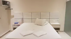 Liverpool Hotel & Motel - Image 2
