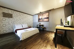 Economy Hotel - Image 4
