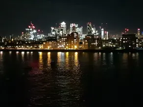 2 Bedroom Apartment on the River Thames - Image 4