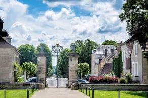 Aupres Du Chateau - Image 3