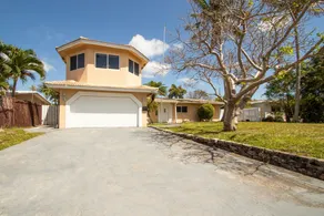 Sunflower by Avantstay Pool, Bbq, Pool Table & Outdoor Dining! - Image 3